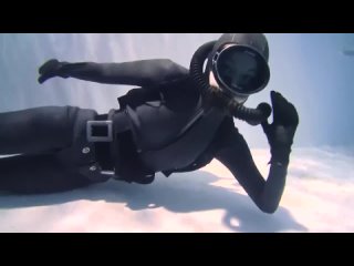 diving woman 1