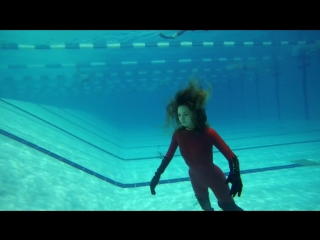 olga levitskaya conducts scientific experiments on holding breath and resistance to cold.